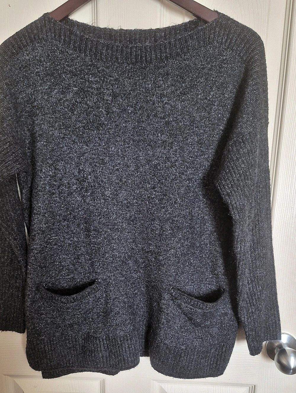 Abercrombie & Fitch Women'Small Pocket Sweater Gray Small Like New